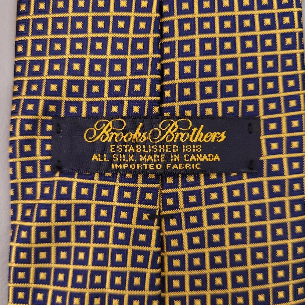 Brooks Brothers Tie Blue Gold Geometric Foulard Pattern Silk 3.75